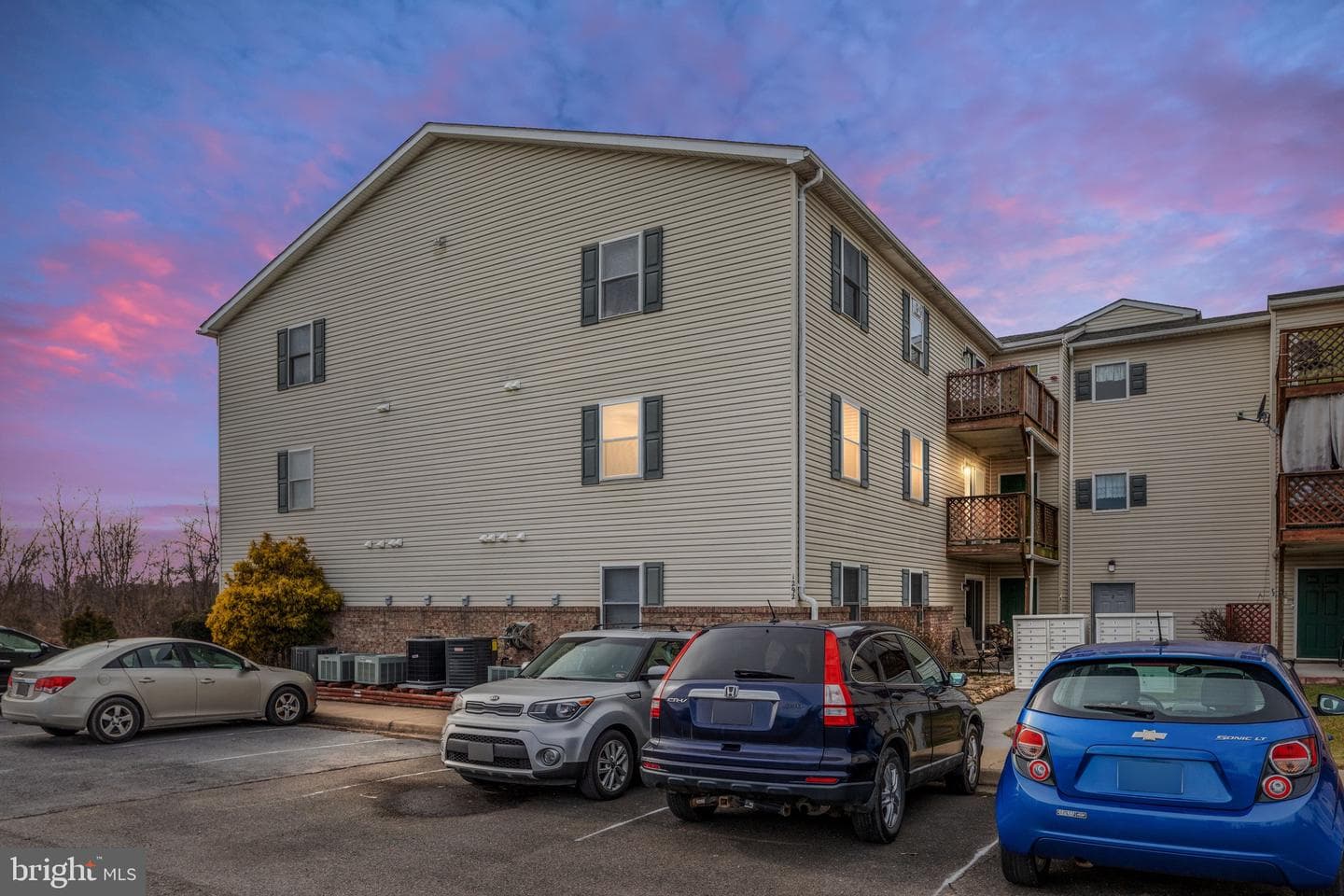 1292 Ox Road photo 2