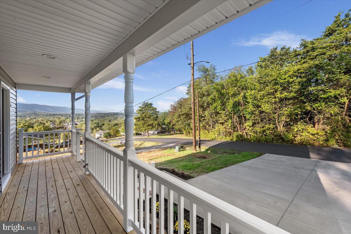386 Crim Drive photo 8