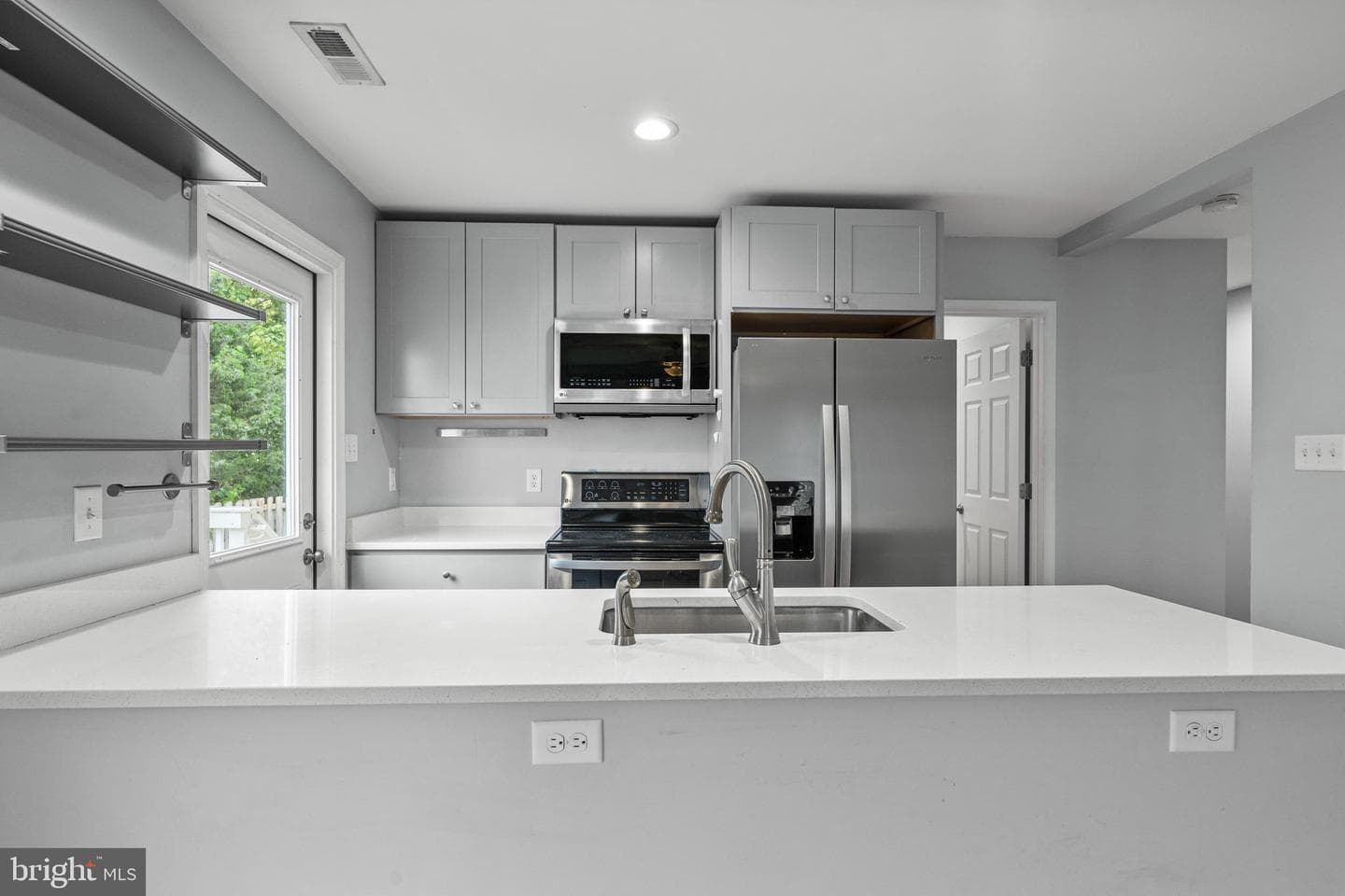 465 Ash Street photo 24