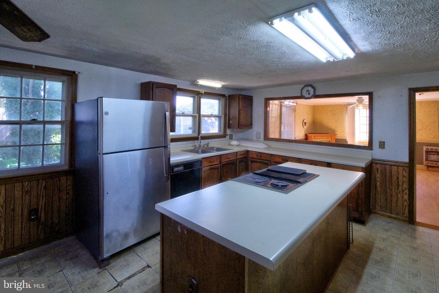 361 E Queen Street photo 7