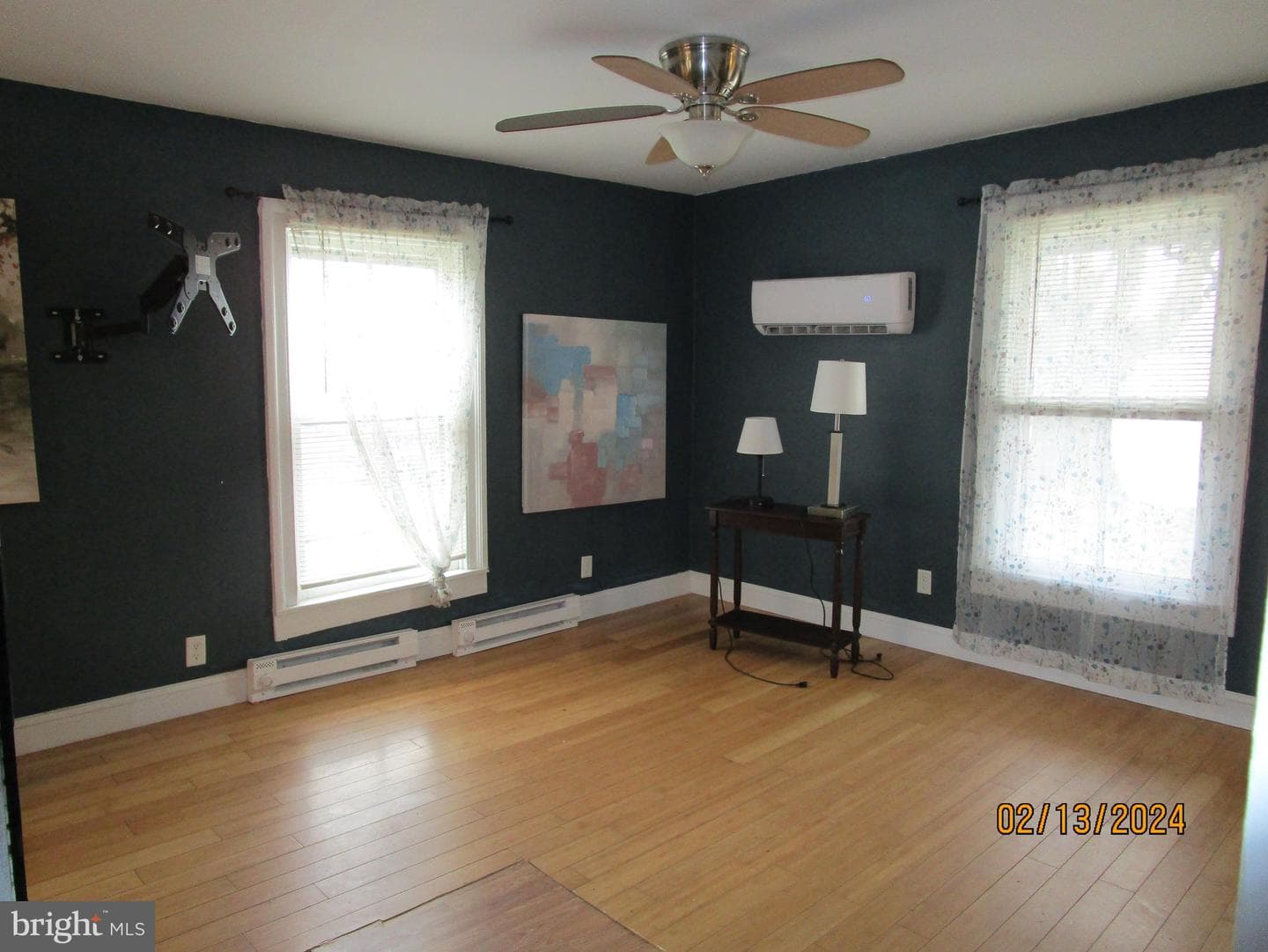 1192 Jadwyn Road photo 2