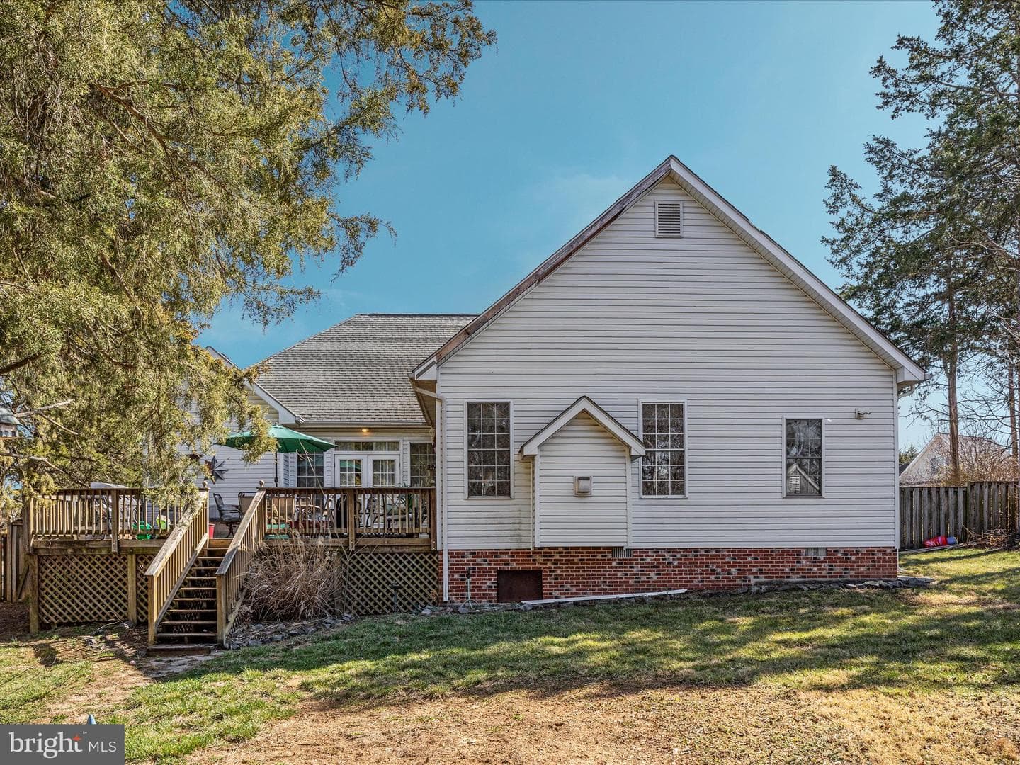 744 Crystal Lane photo 3