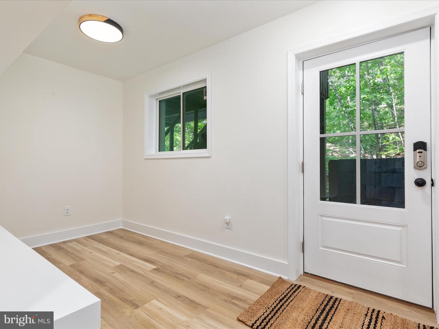 139 Laura Court photo 23