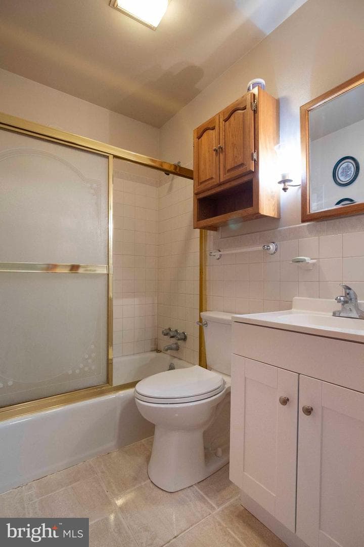 373 Walton Street photo 11