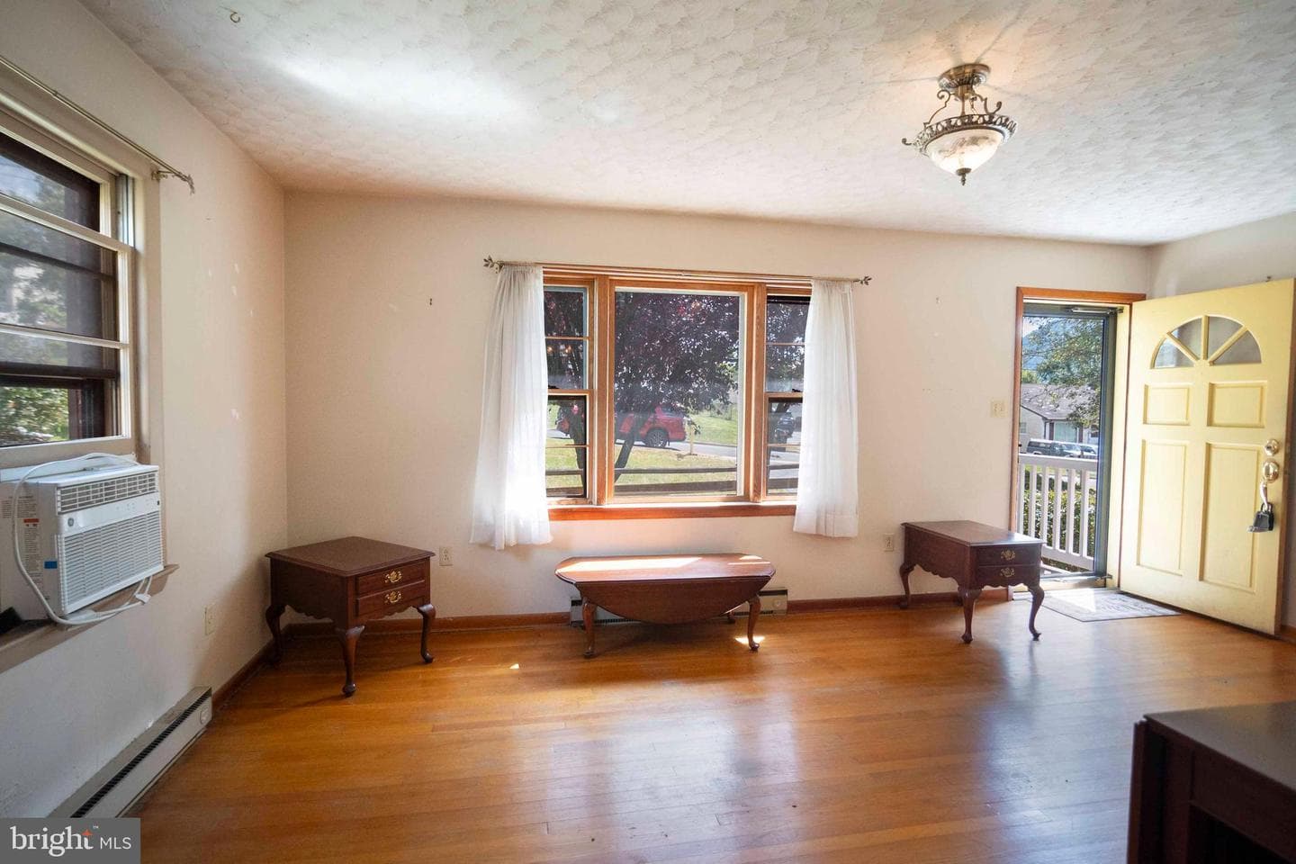 373 Walton Street photo 8