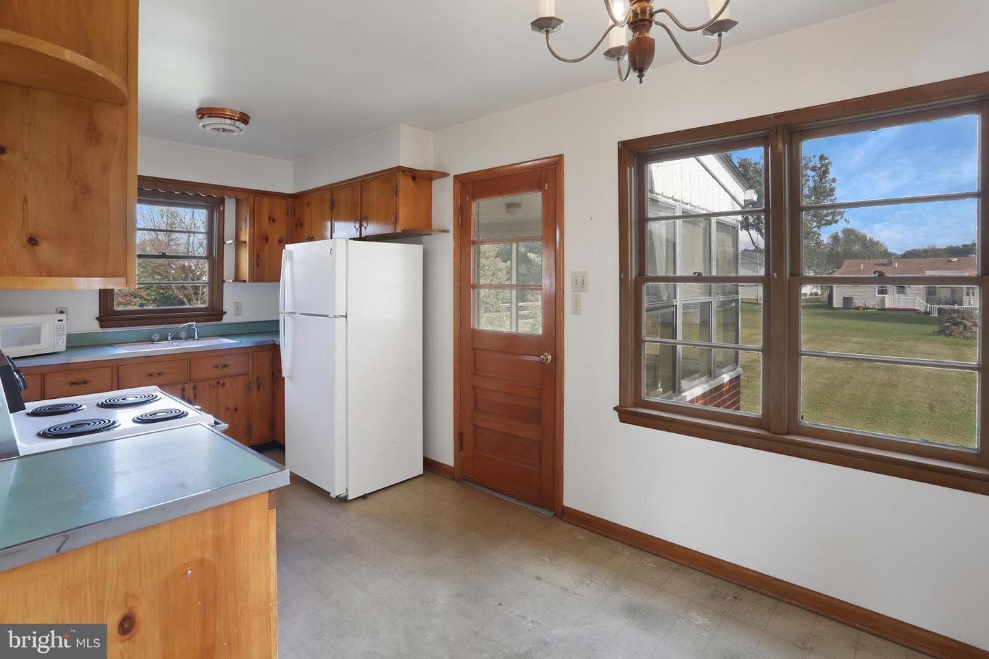 335 Royal Avenue photo 17