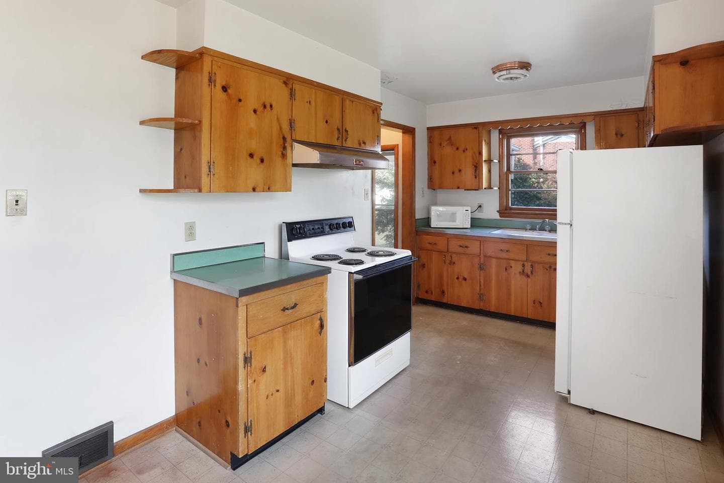 335 Royal Avenue photo 18
