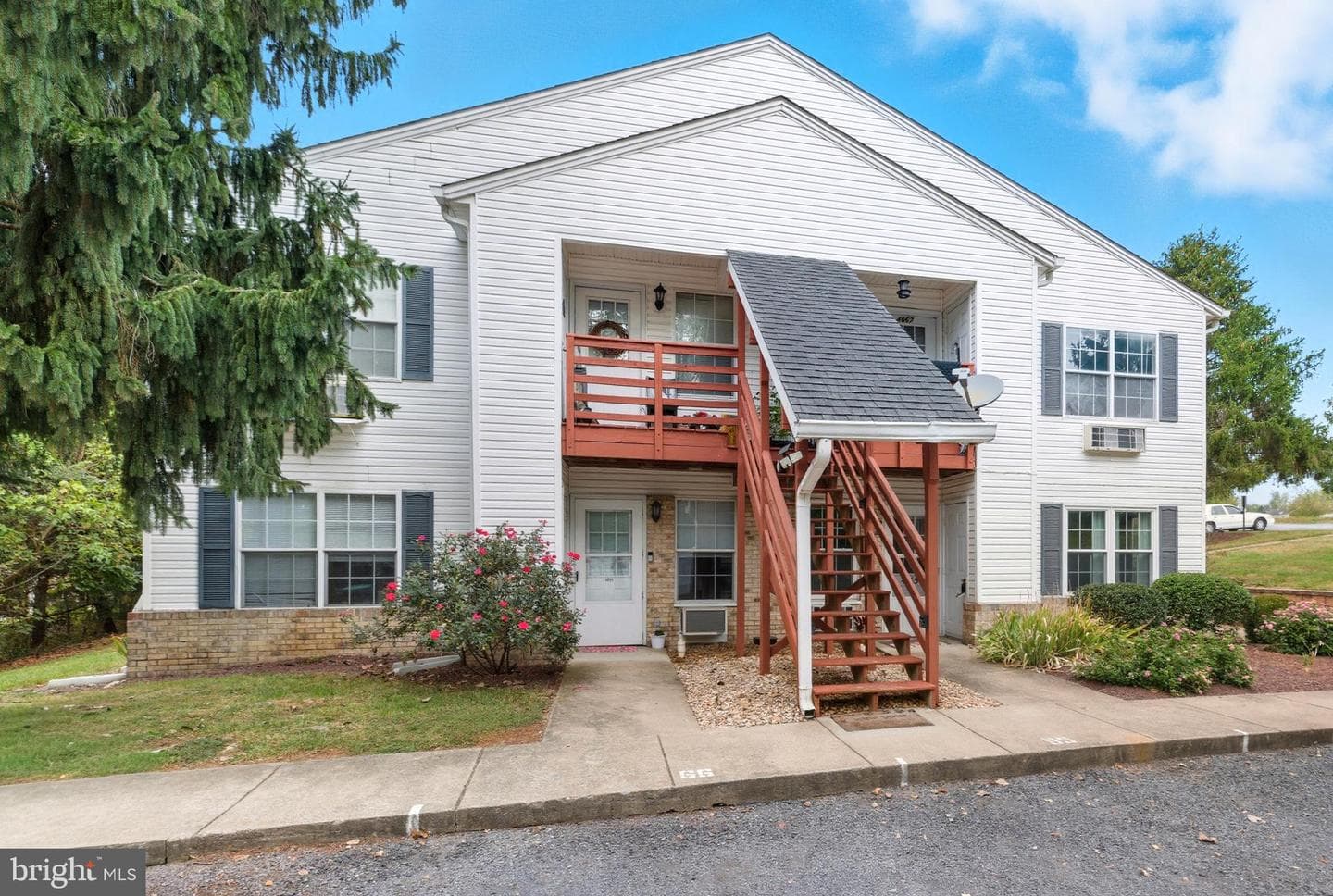 4065 Rose Bud Court photo 2