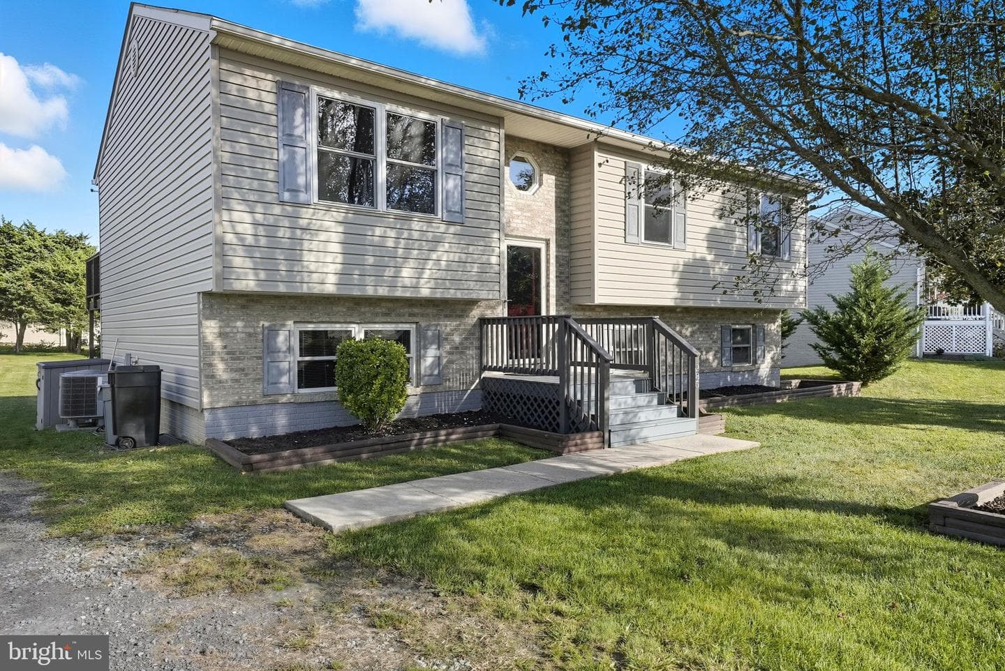 285 Wise Avenue photo 1