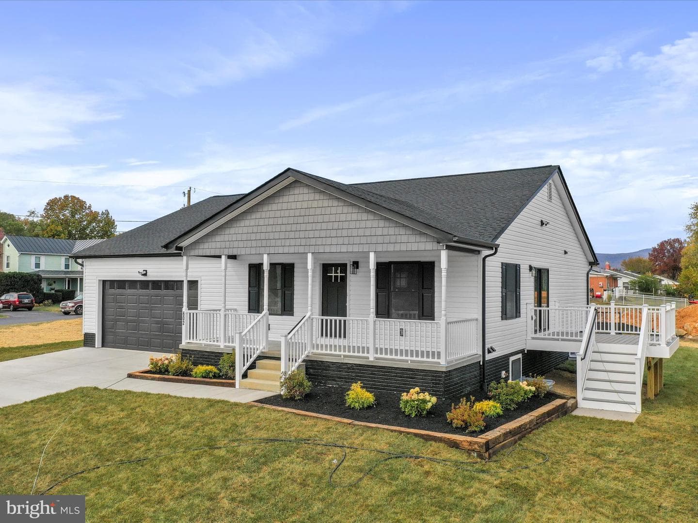 602 W Spring Street photo 3