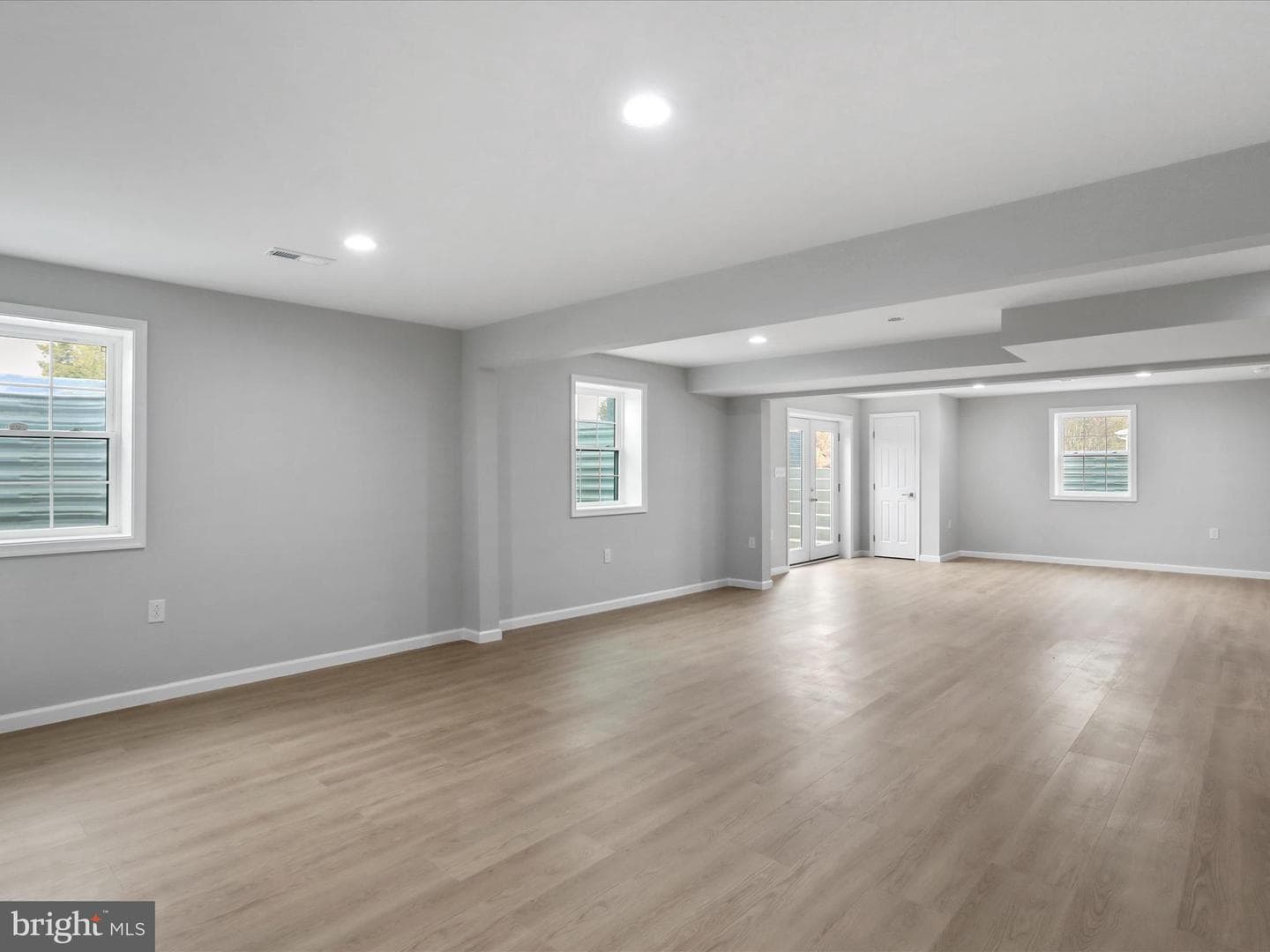 602 W Spring Street photo 30