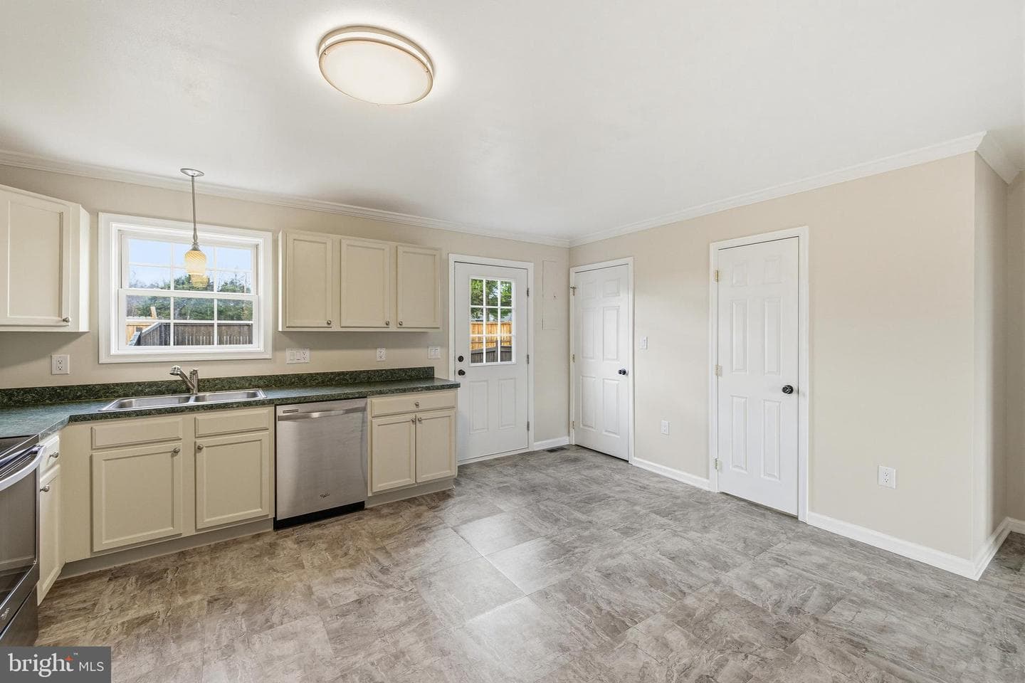 102 Kadies Lane photo 8