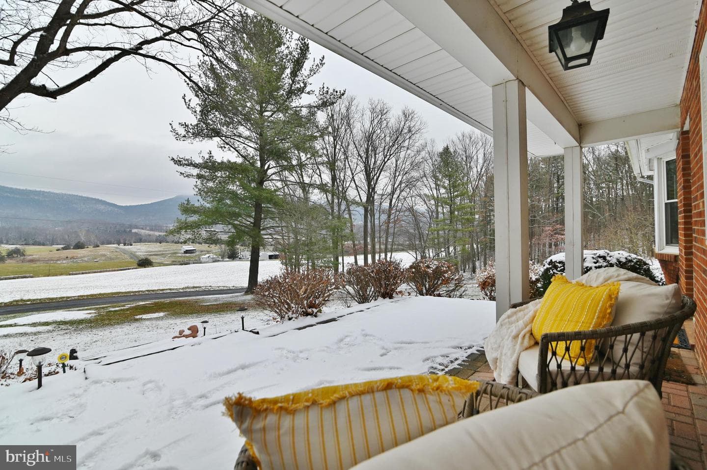 2148 Alonzaville Road photo 5
