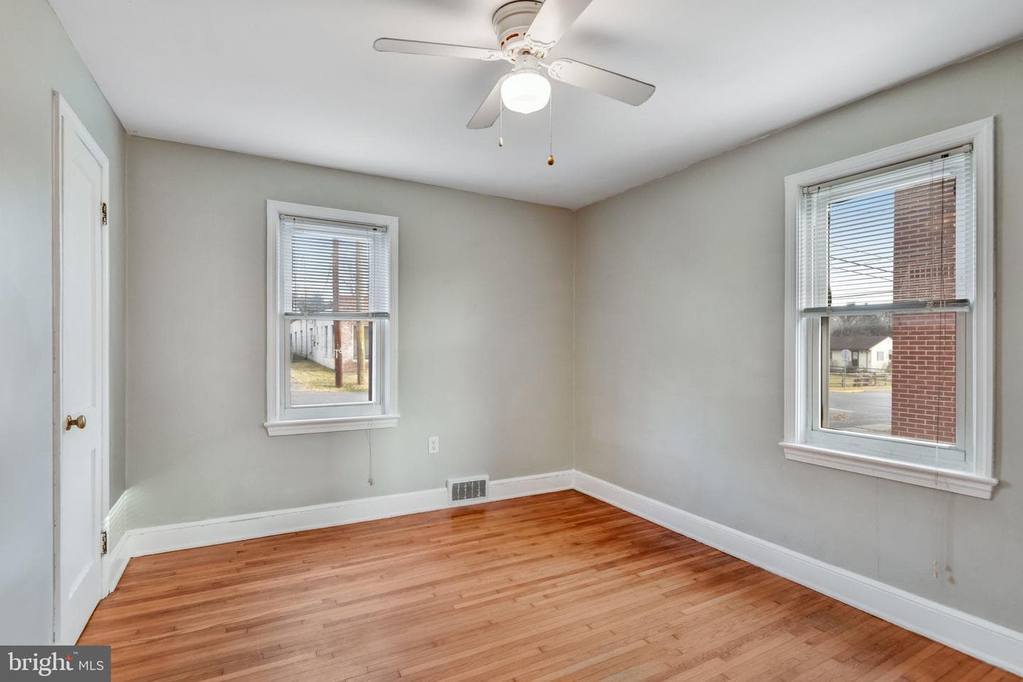 517 W King Street photo 13