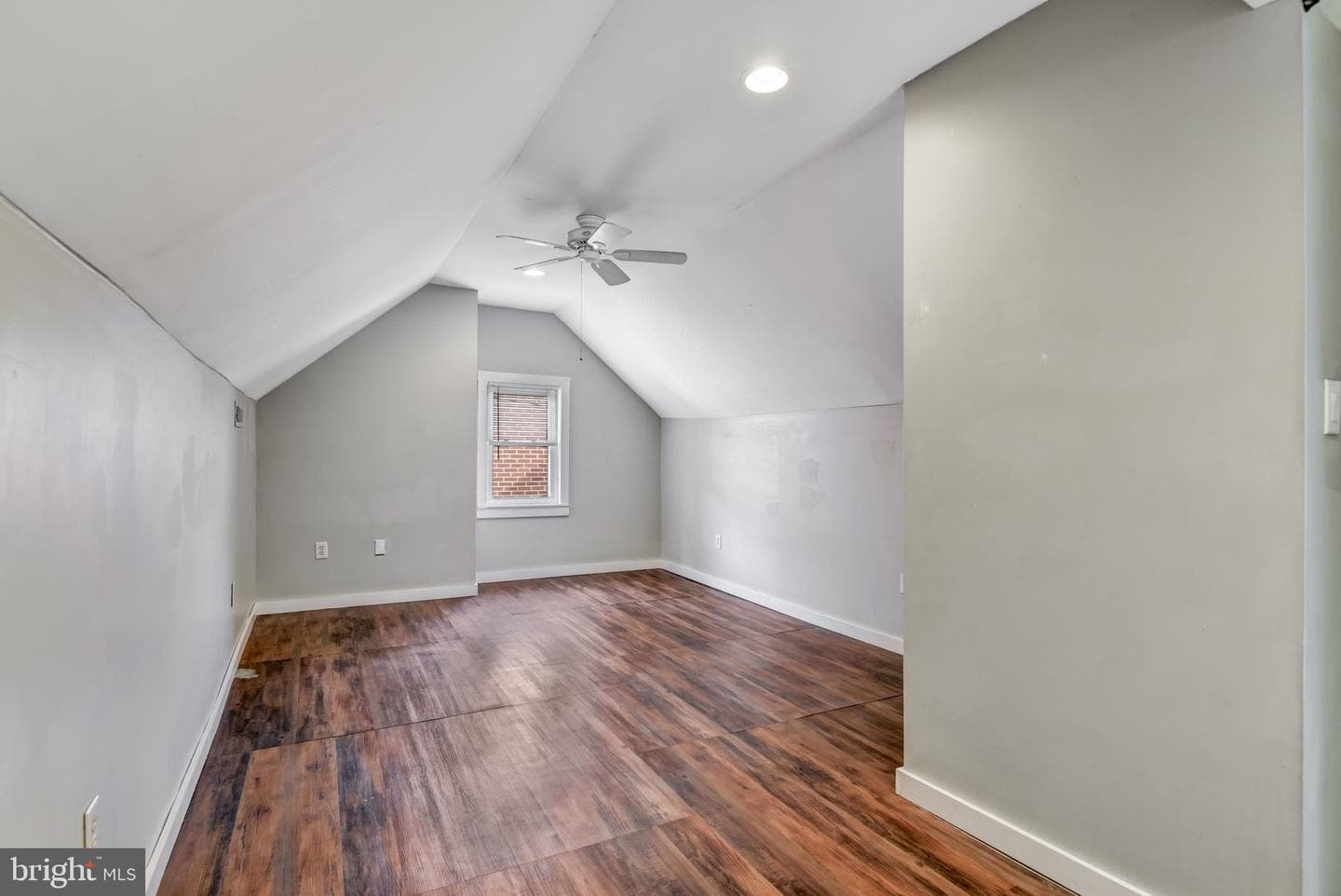 517 W King Street photo 17