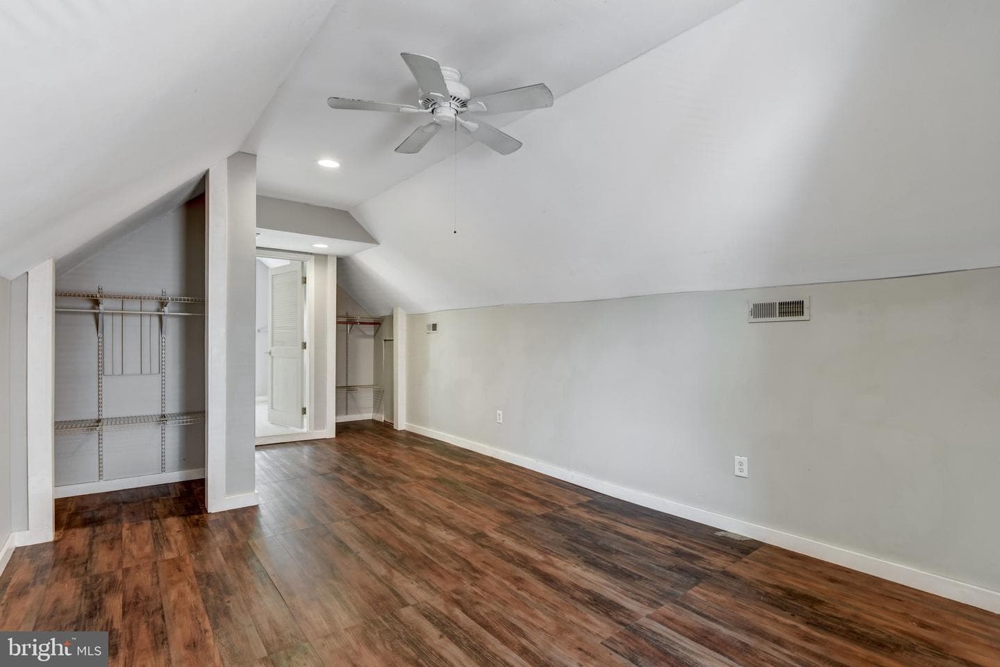 517 W King Street photo 18