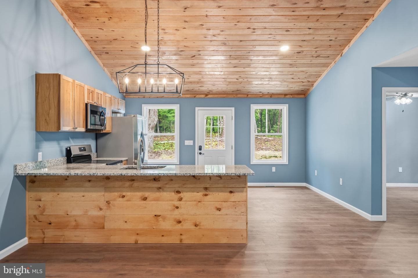 5 Pin Oak Lane photo 3