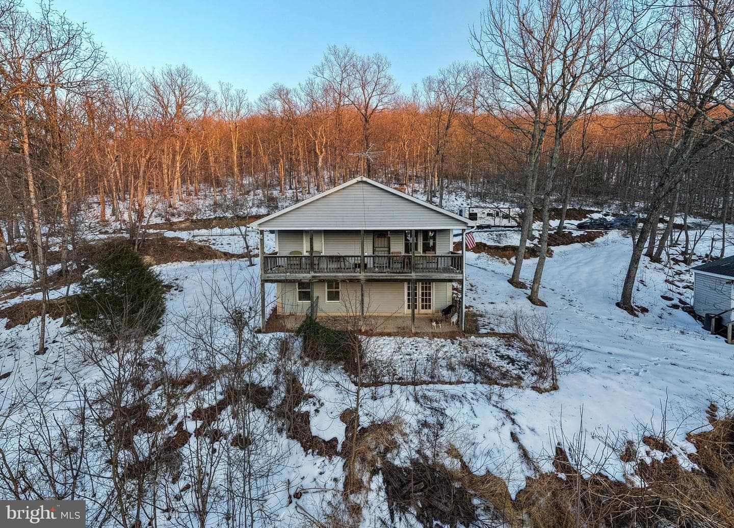 99 Laurel Lane photo 3