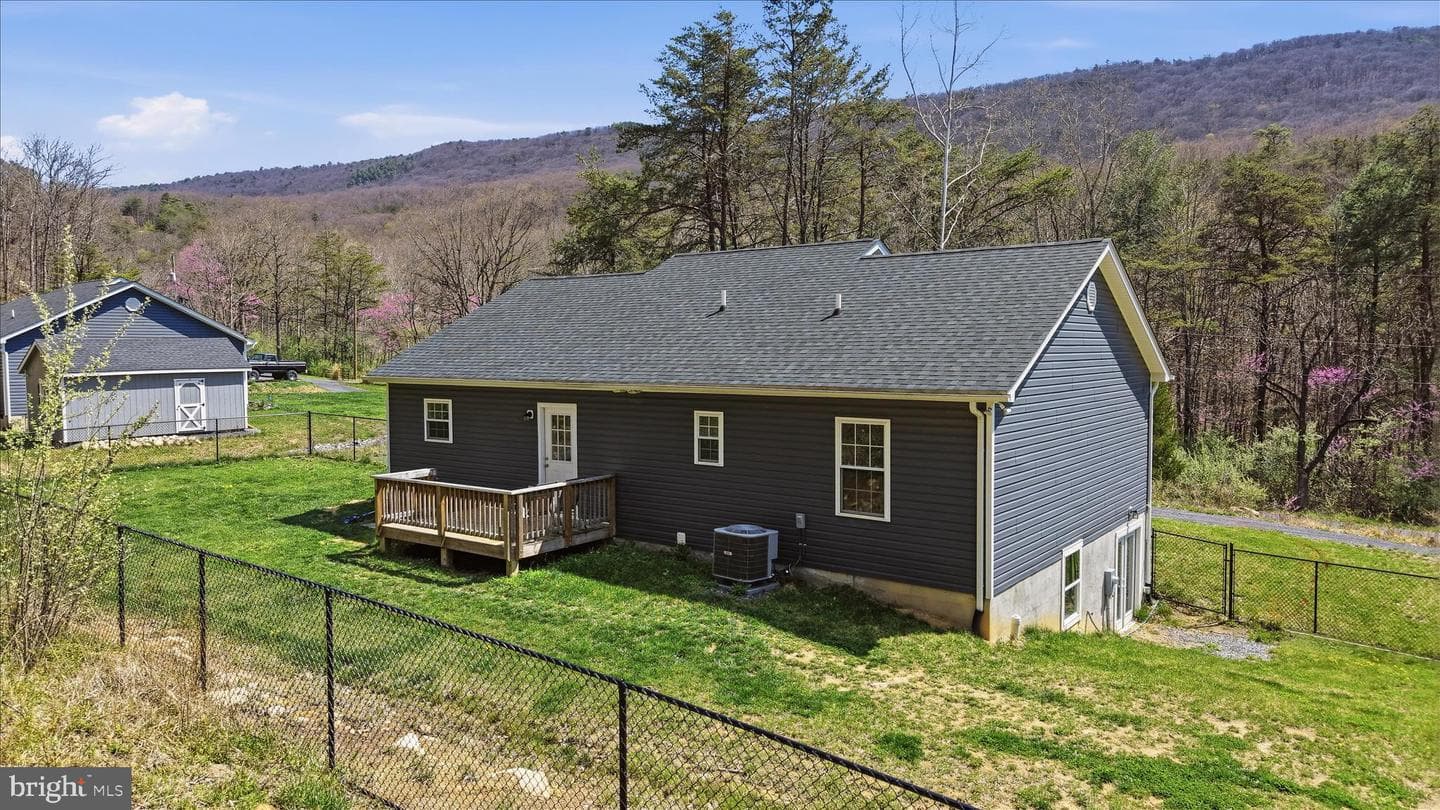 4071 Moreland Gap Road photo 2