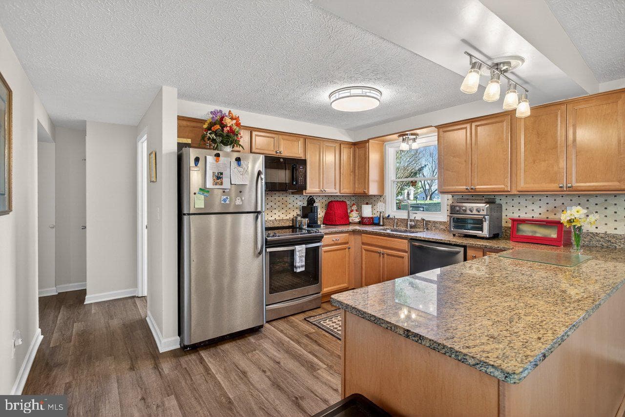 60 Marguerite Drive photo 21
