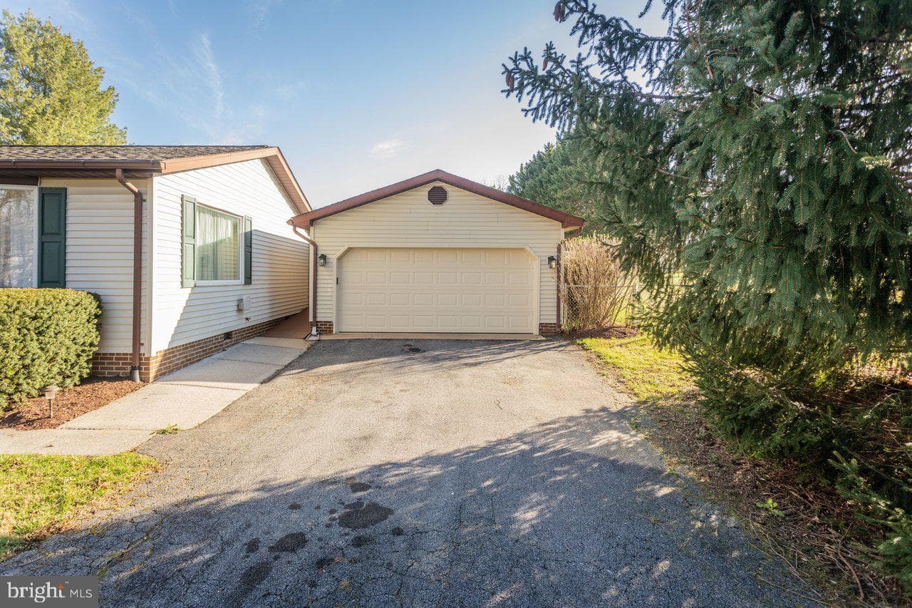60 Marguerite Drive photo 5
