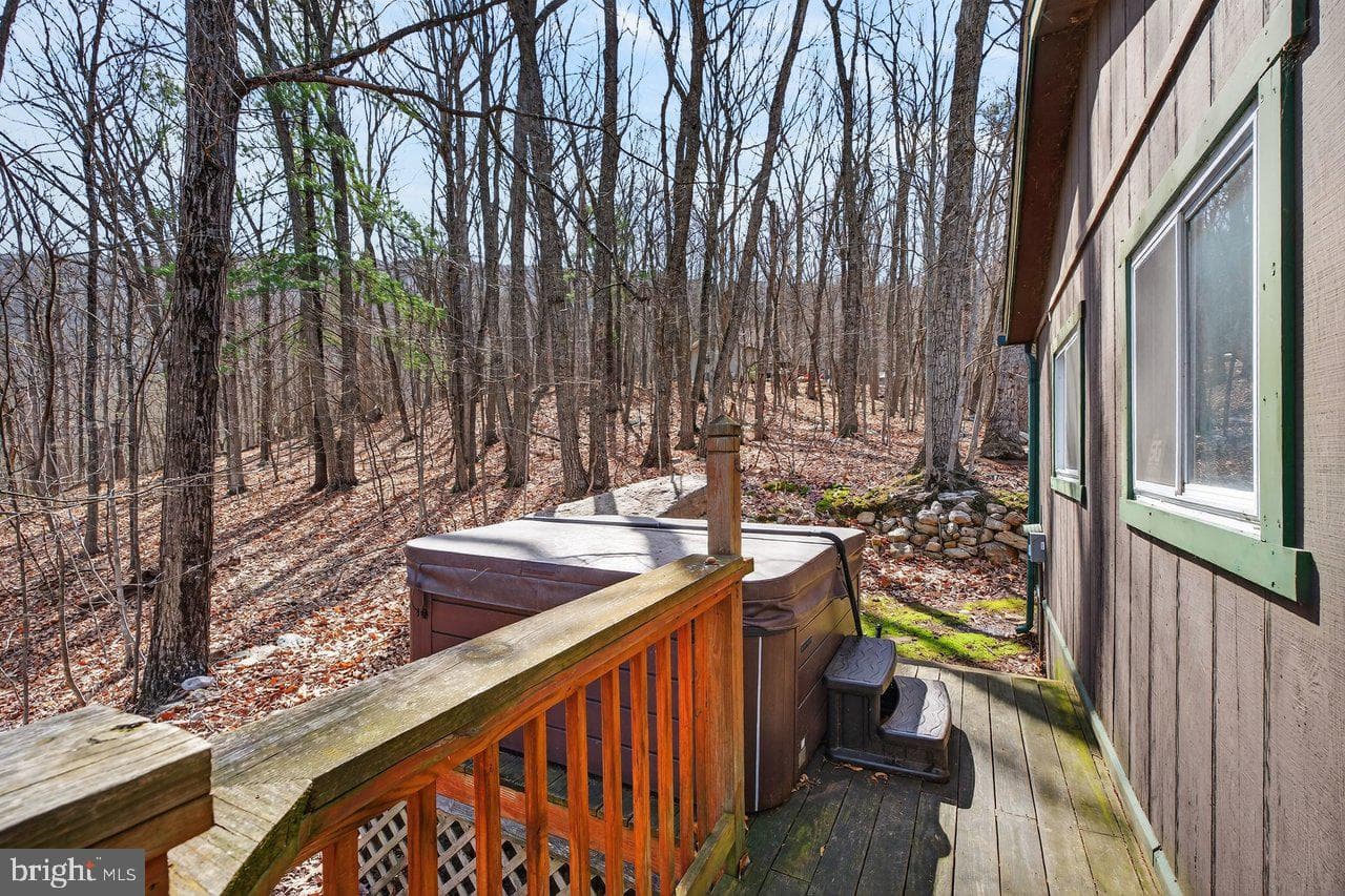137 Sandstone Lane photo 23
