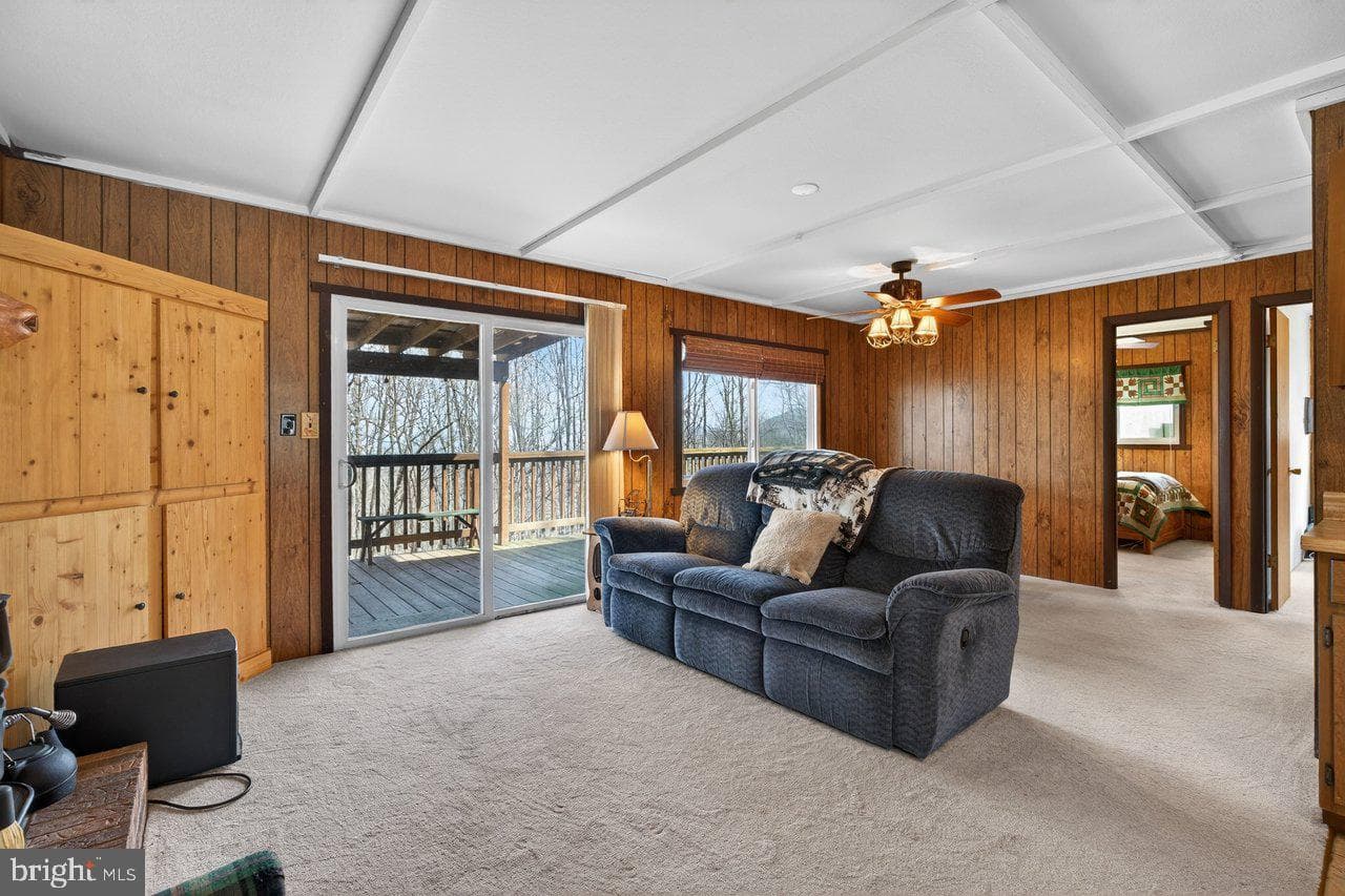 137 Sandstone Lane photo 8