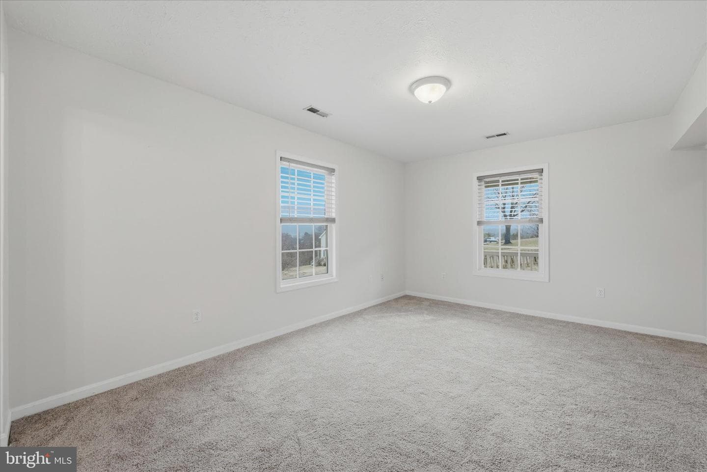322 Alsberry Street photo 8