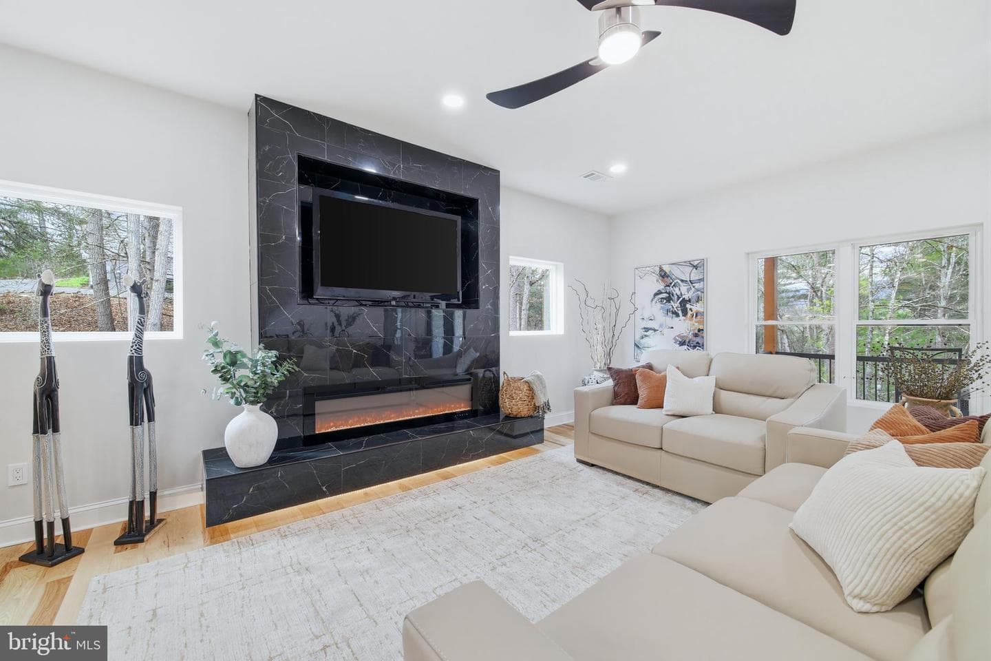 1034 Greenview photo 13