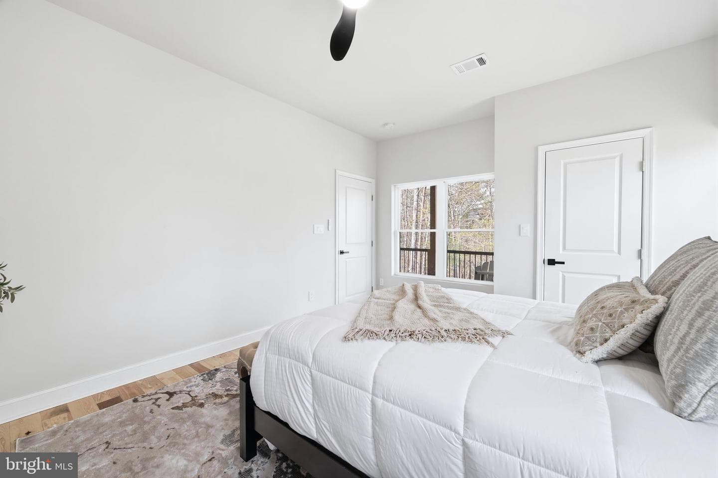 1034 Greenview photo 33