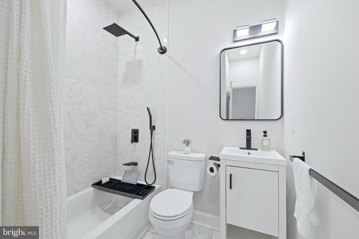 1034 Greenview photo 35