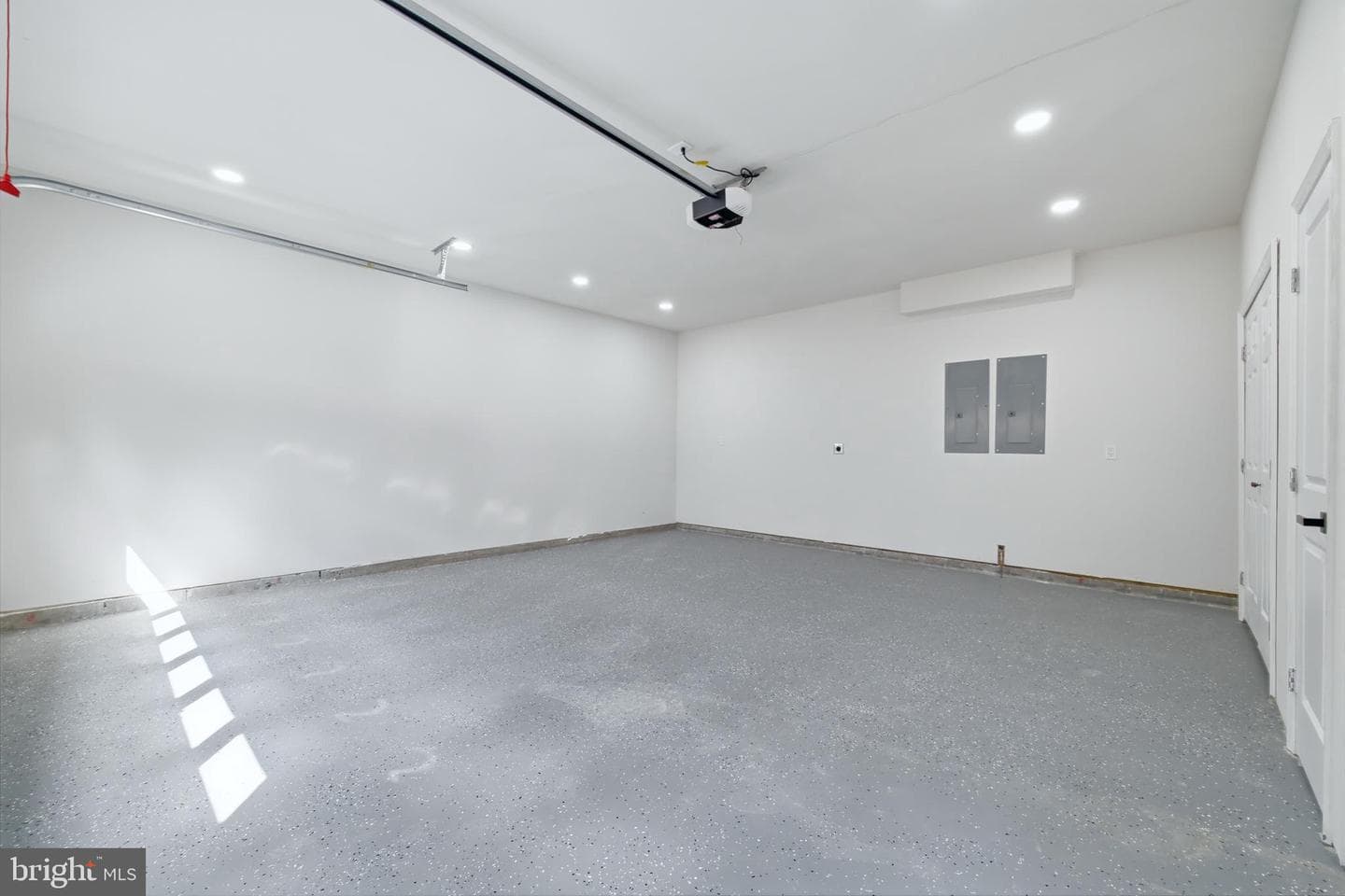 1034 Greenview photo 4