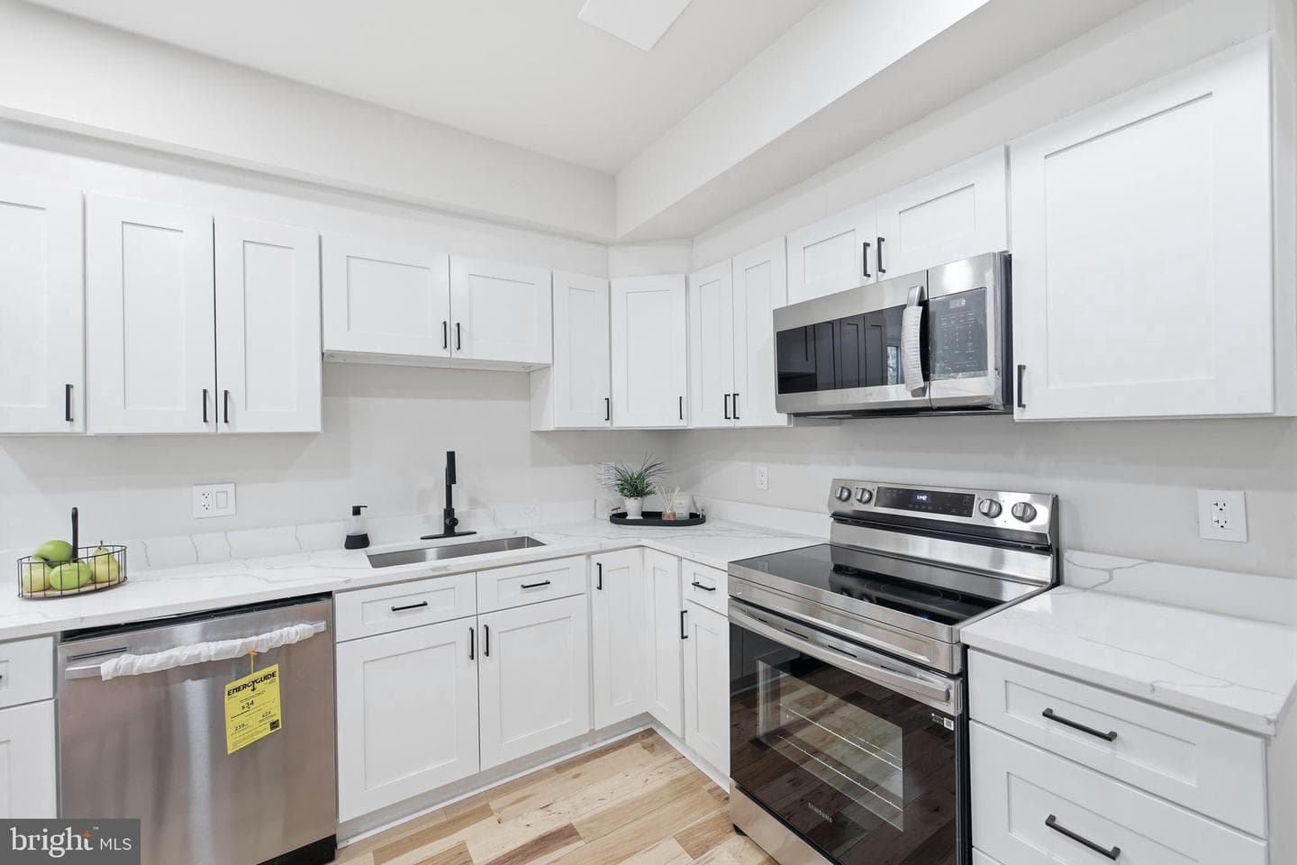1034 Greenview photo 43