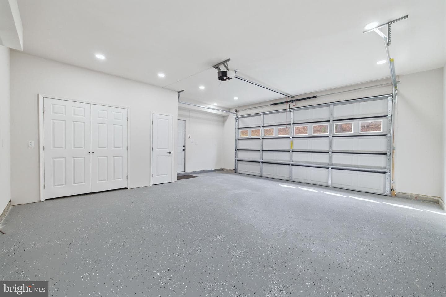 1034 Greenview photo 5