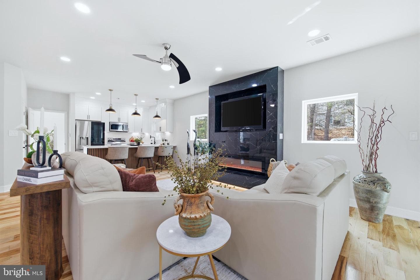1034 Greenview photo 7