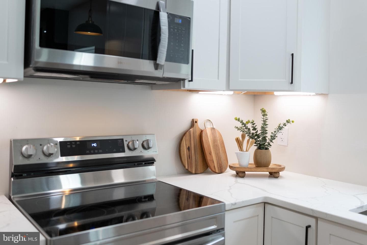 1034 Greenview photo 9