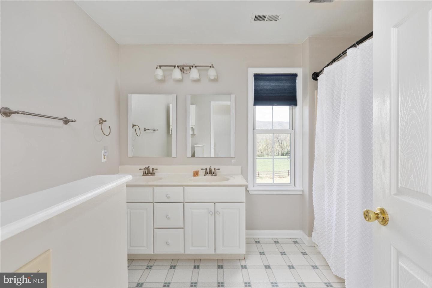 180 Holstein Lane photo 44
