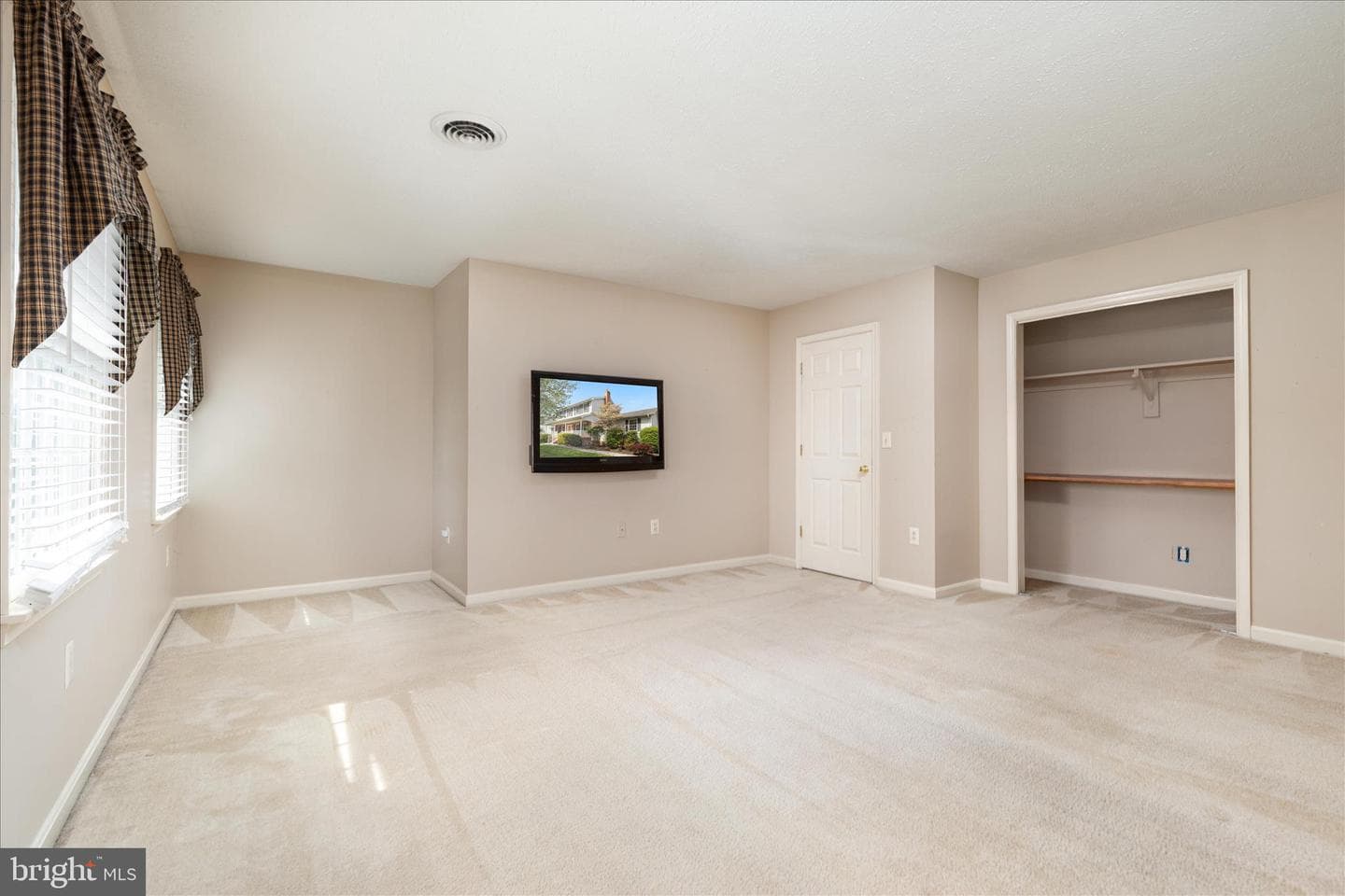 590 Fulton Drive photo 23