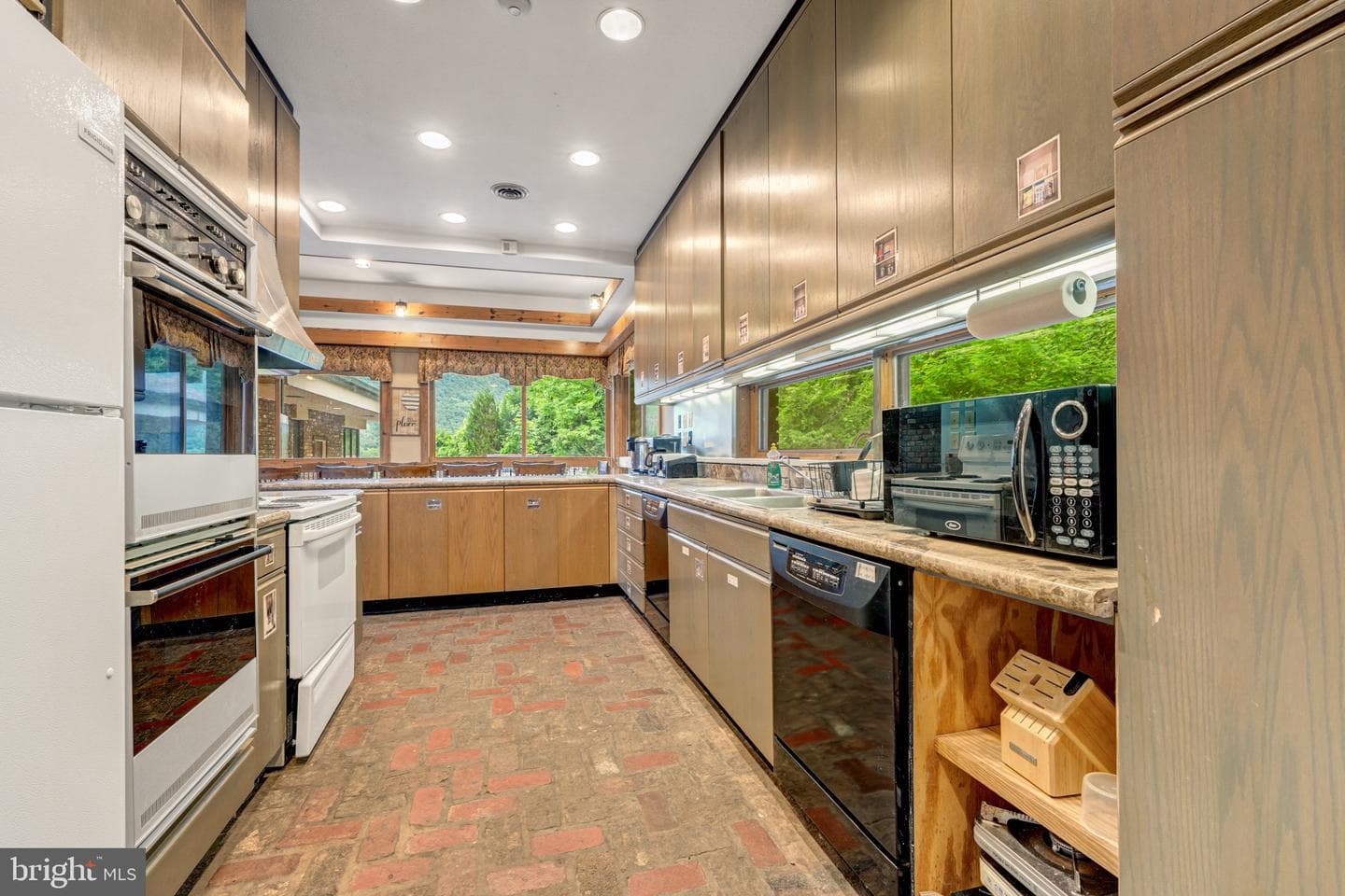 895 Fishers Road photo 14
