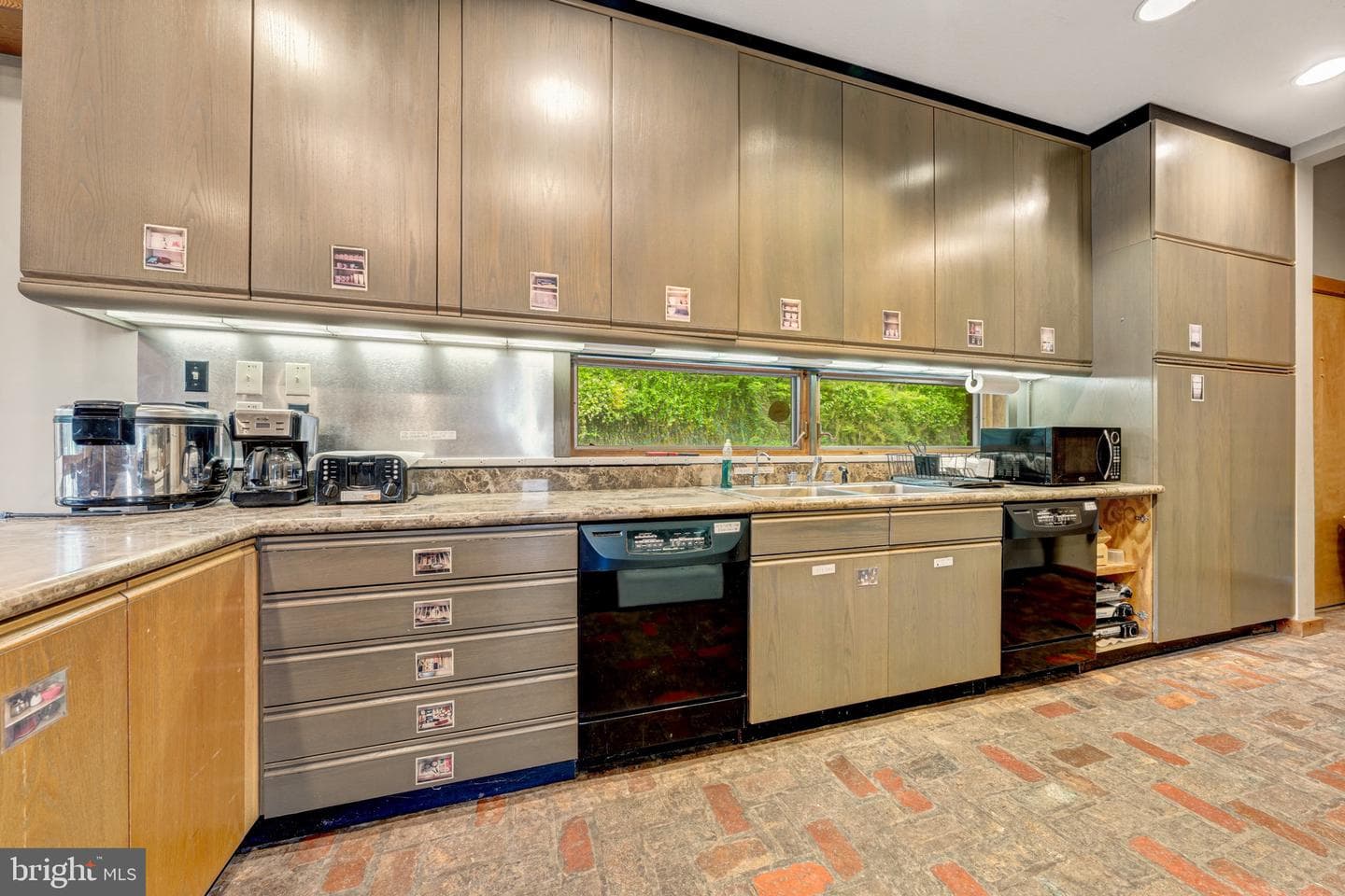 895 Fishers Road photo 16