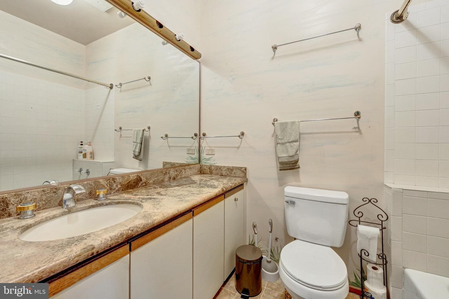 895 Fishers Road photo 19