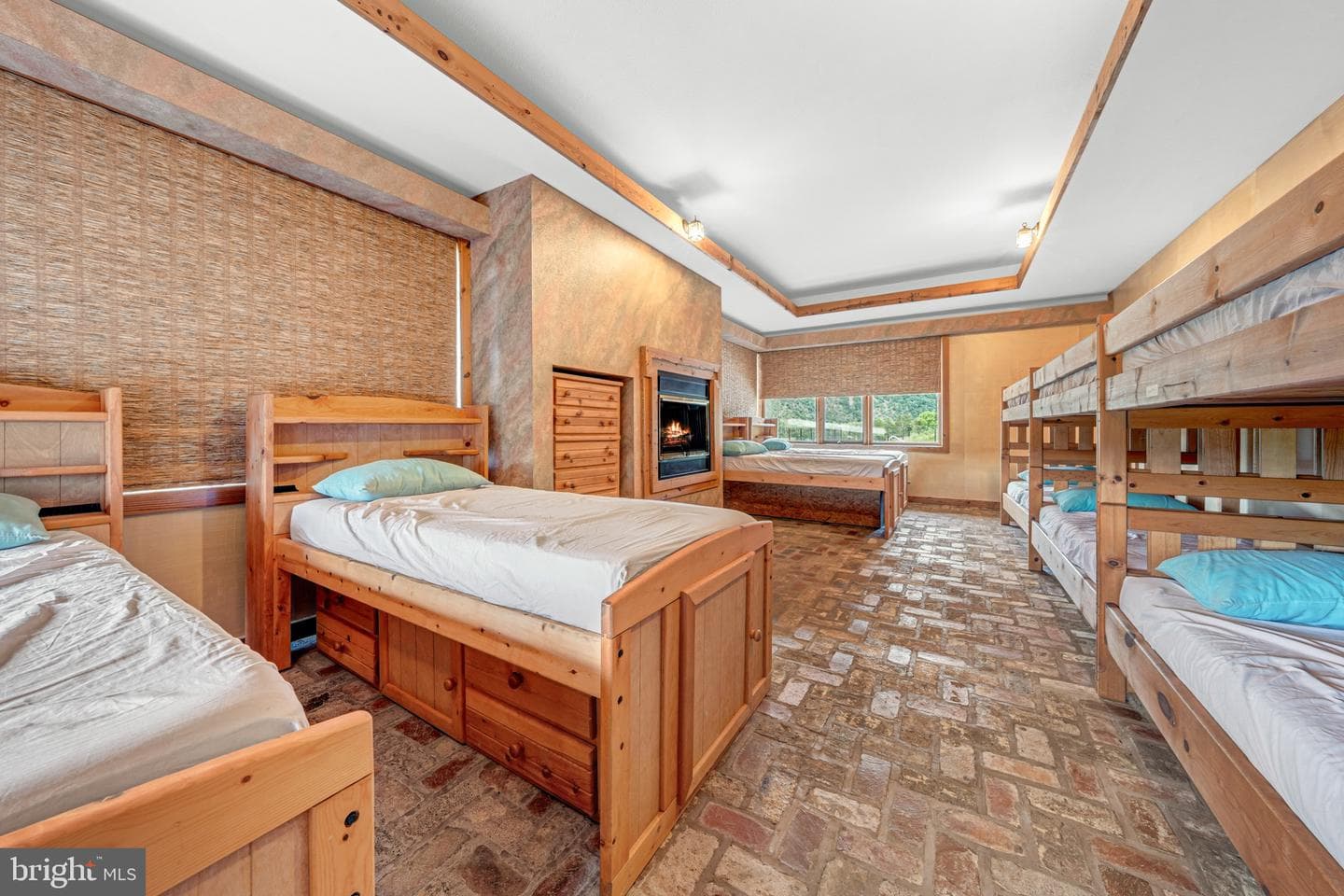 895 Fishers Road photo 20