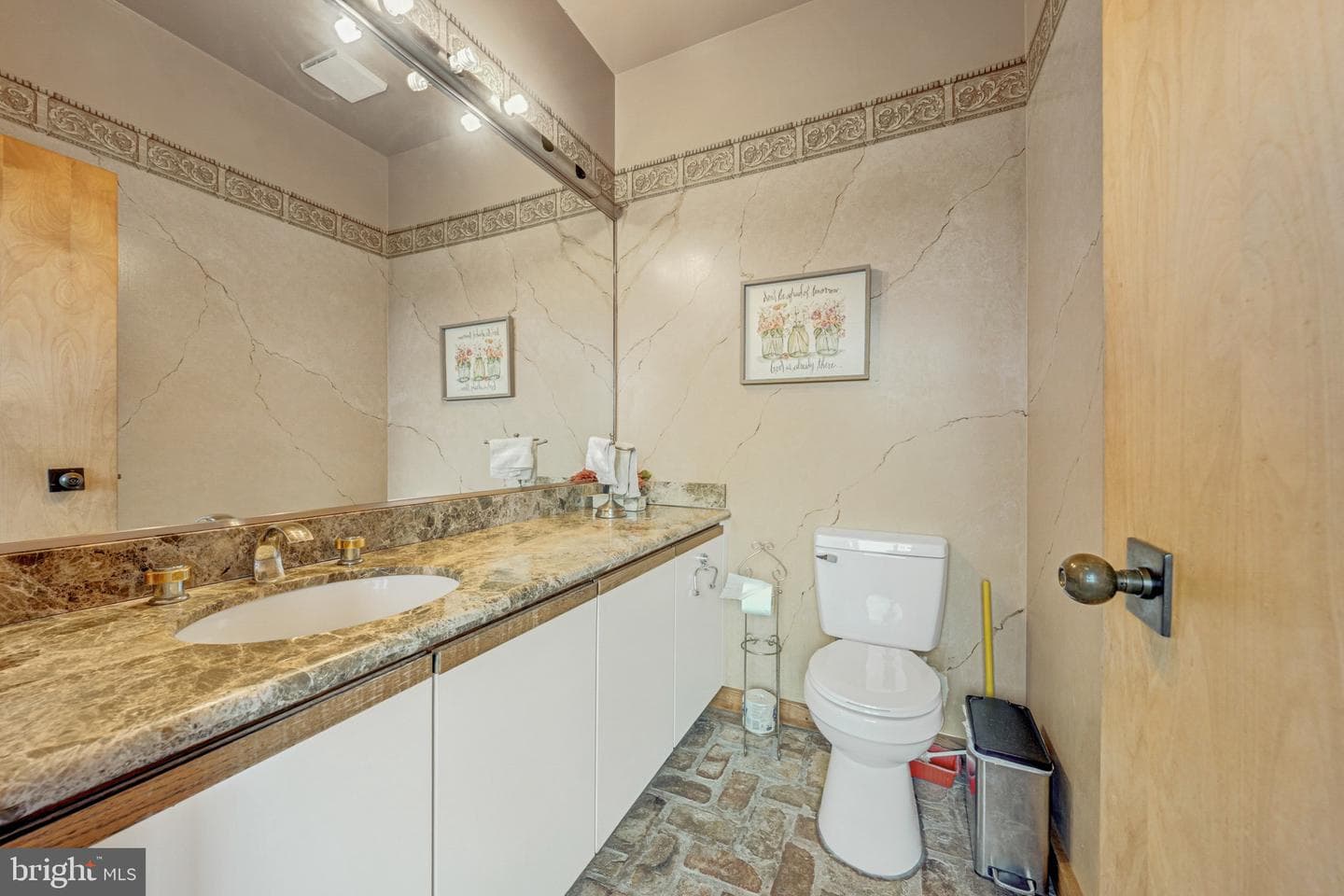 895 Fishers Road photo 24
