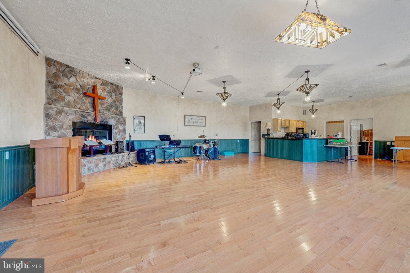 895 Fishers Road photo 29