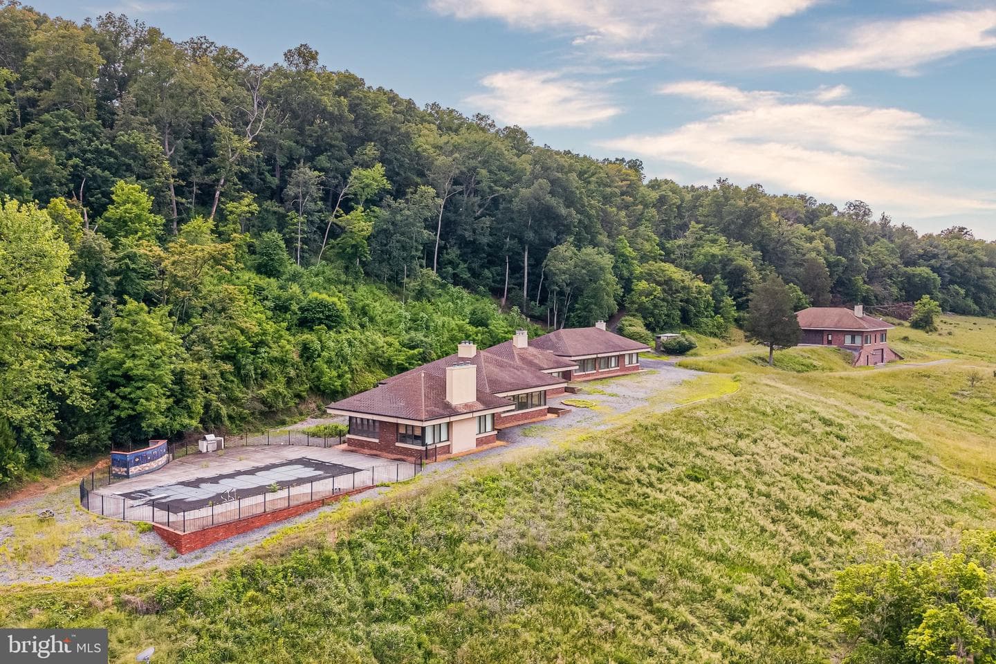 895 Fishers Road photo 3