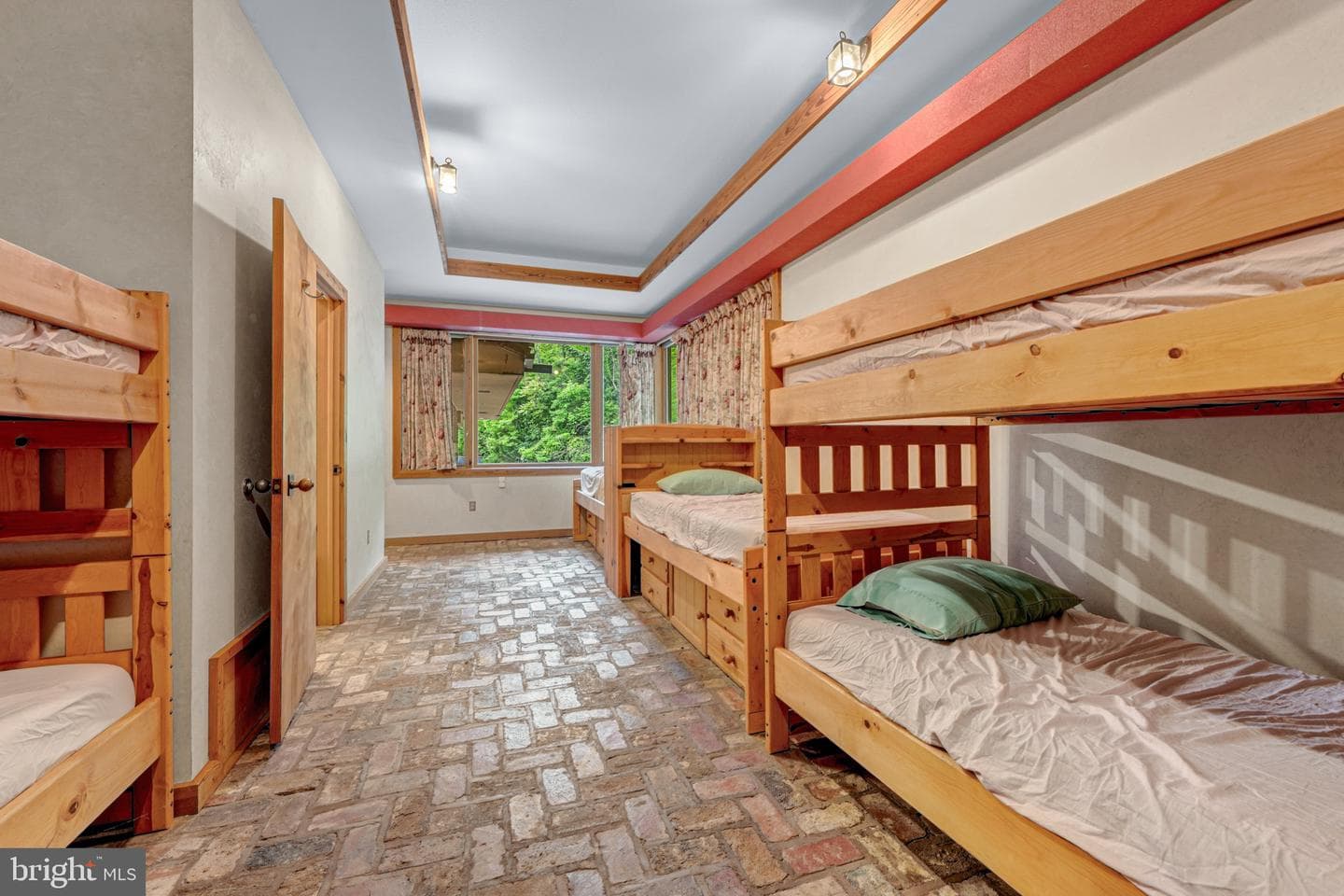 895 Fishers Road photo 30