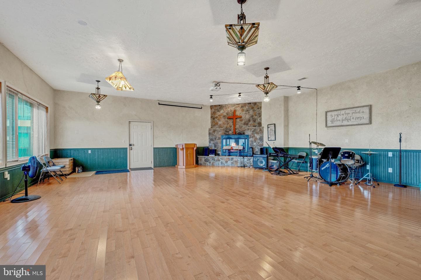 895 Fishers Road photo 31