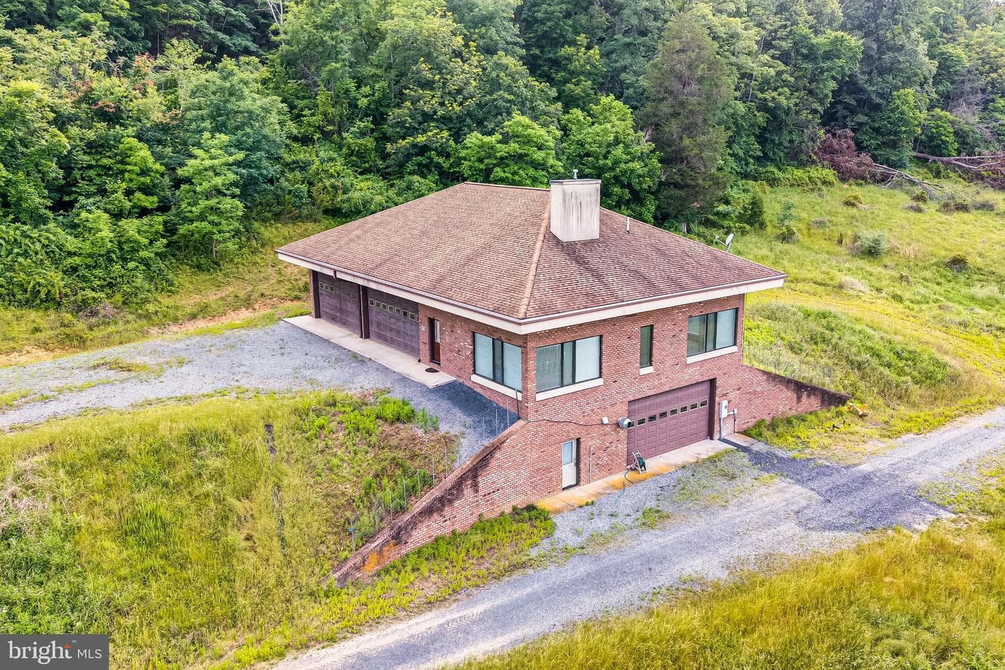 895 Fishers Road photo 4