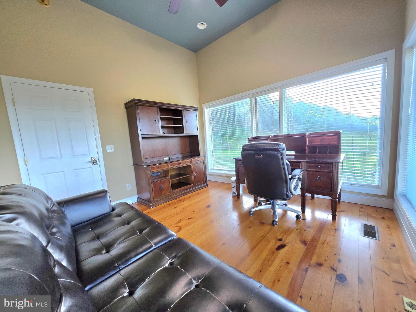 895 Fishers Road photo 41