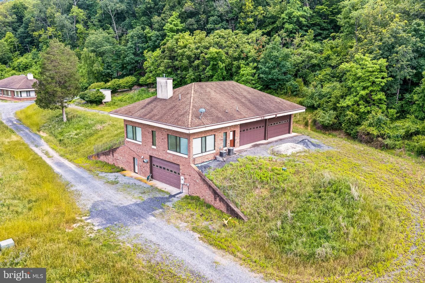 895 Fishers Road photo 5